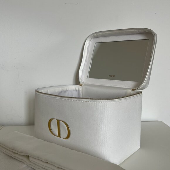 Dior Beauty White Vanity Case+ Spa Headband, Towel and Scrunchie Limited Edition - Picture 9 of 12
